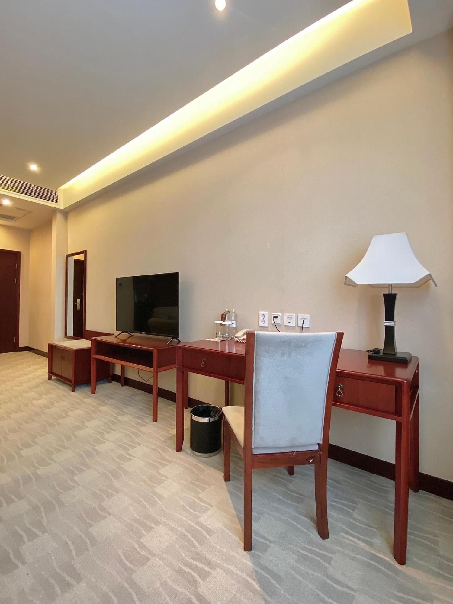 Beijing Palace Soluxe Hotel Astana Exterior photo A room at the hotel