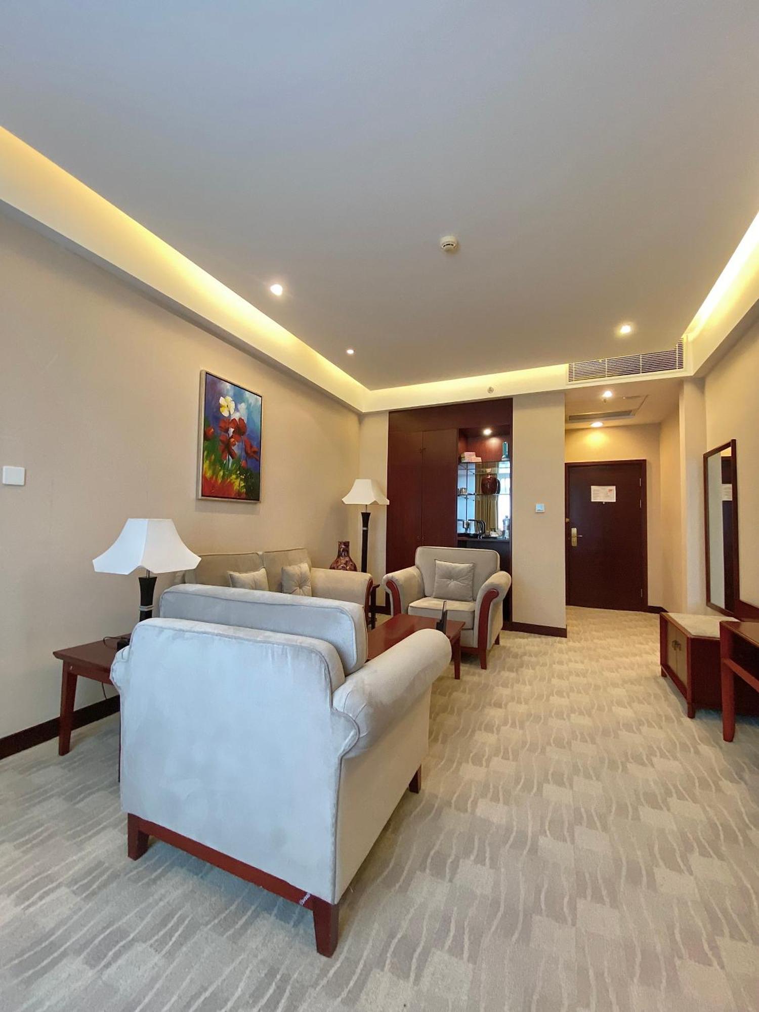 Beijing Palace Soluxe Hotel Astana Exterior photo A suite at the hotel