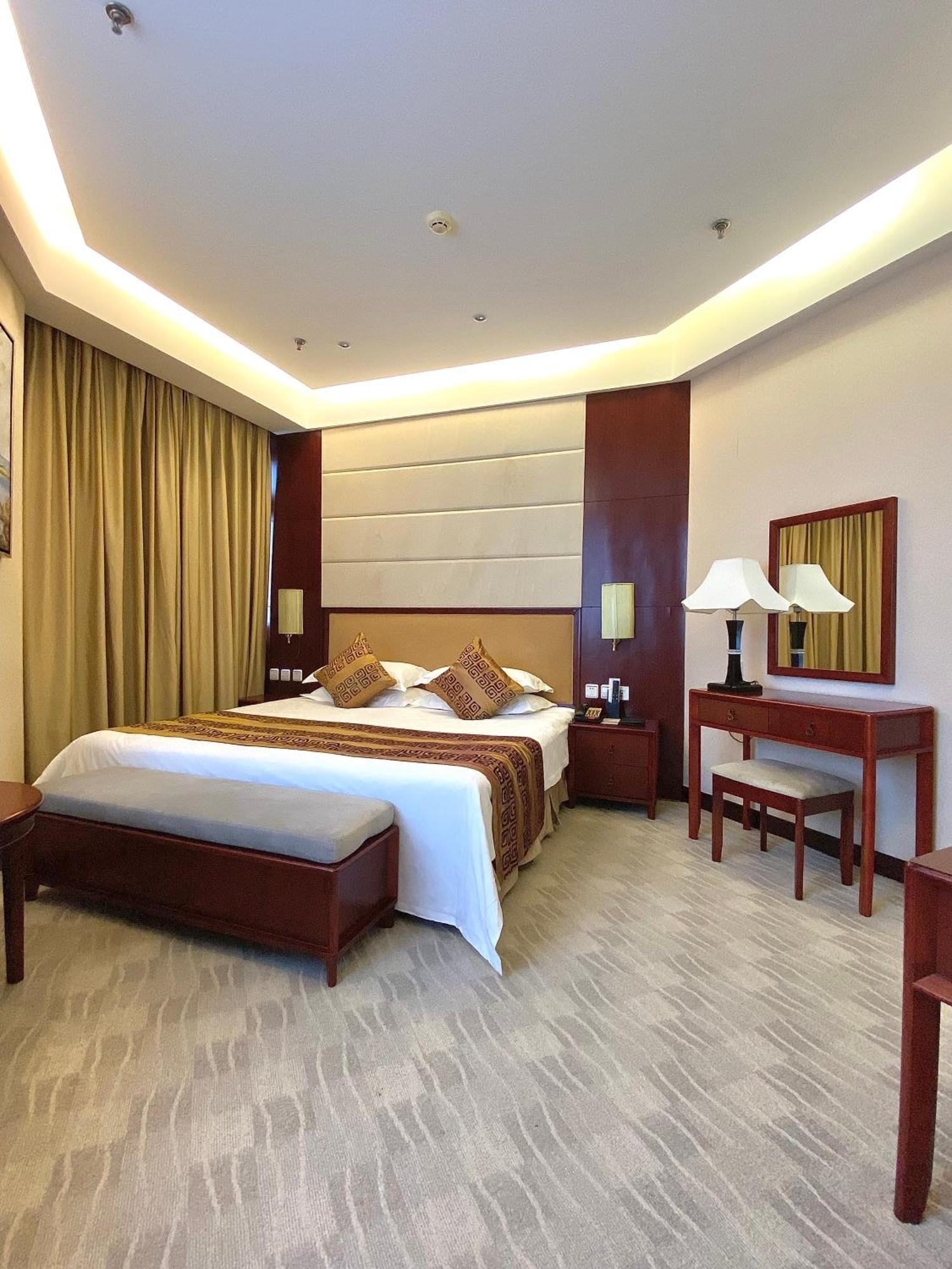 Beijing Palace Soluxe Hotel Astana Exterior photo A bedroom at the hotel