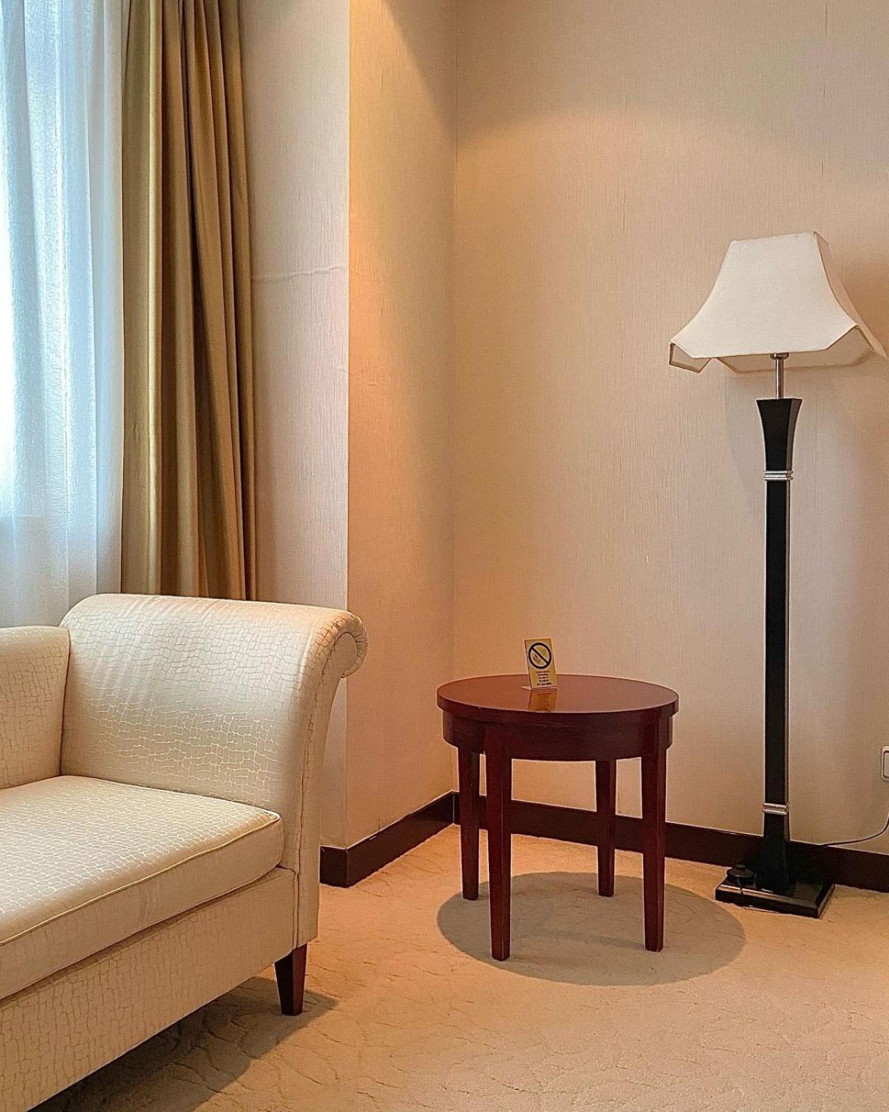 Beijing Palace Soluxe Hotel Astana Exterior photo A floor lamp