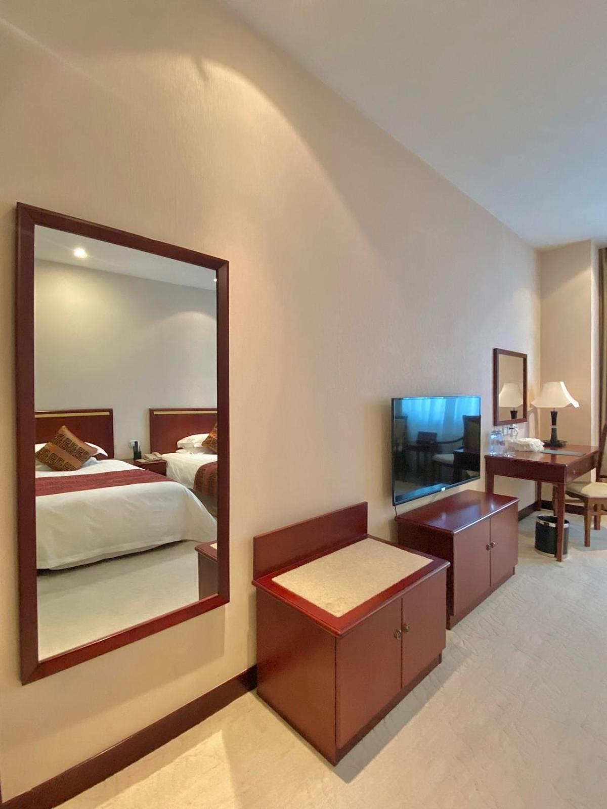 Beijing Palace Soluxe Hotel Astana Exterior photo A room at the hotel