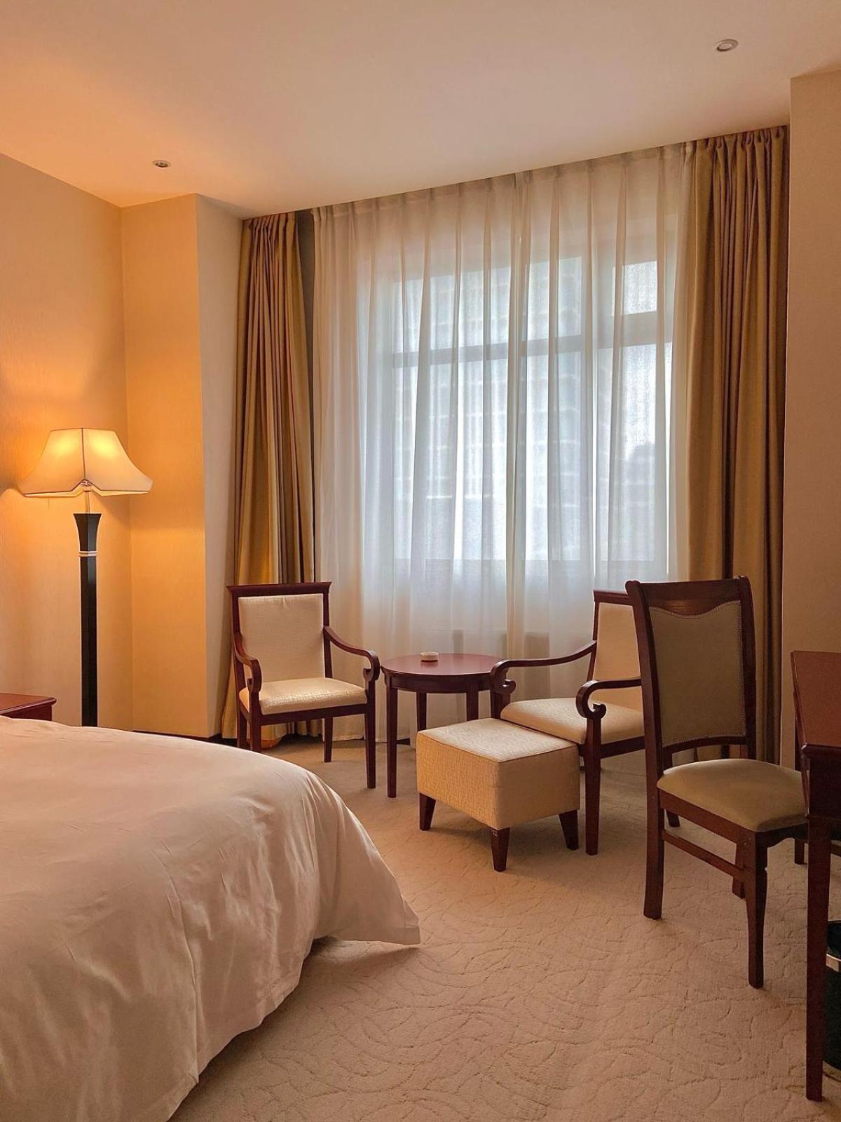 Beijing Palace Soluxe Hotel Astana Exterior photo A room at the hotel