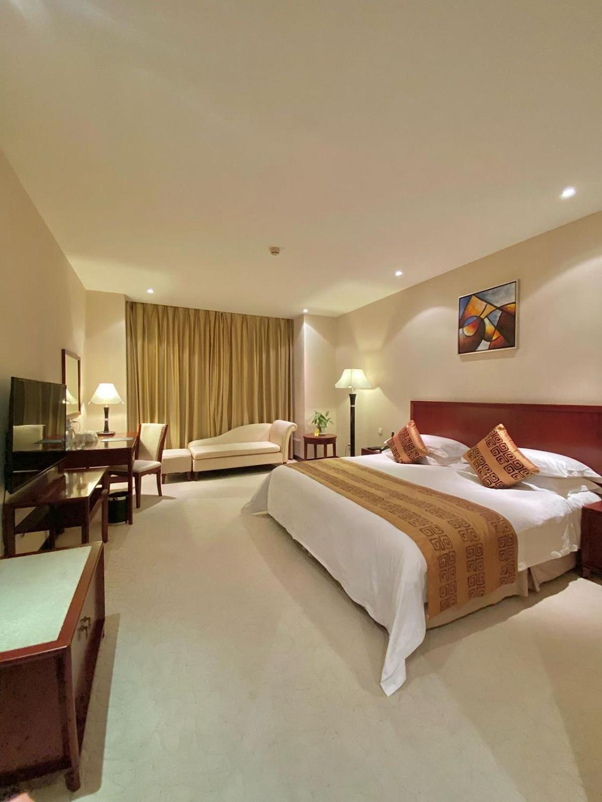 Beijing Palace Soluxe Hotel Astana Exterior photo A room at the hotel