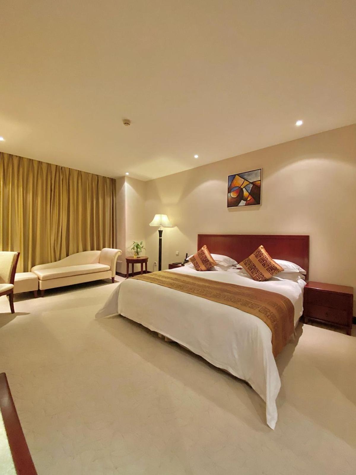 Beijing Palace Soluxe Hotel Astana Exterior photo A bedroom at the hotel