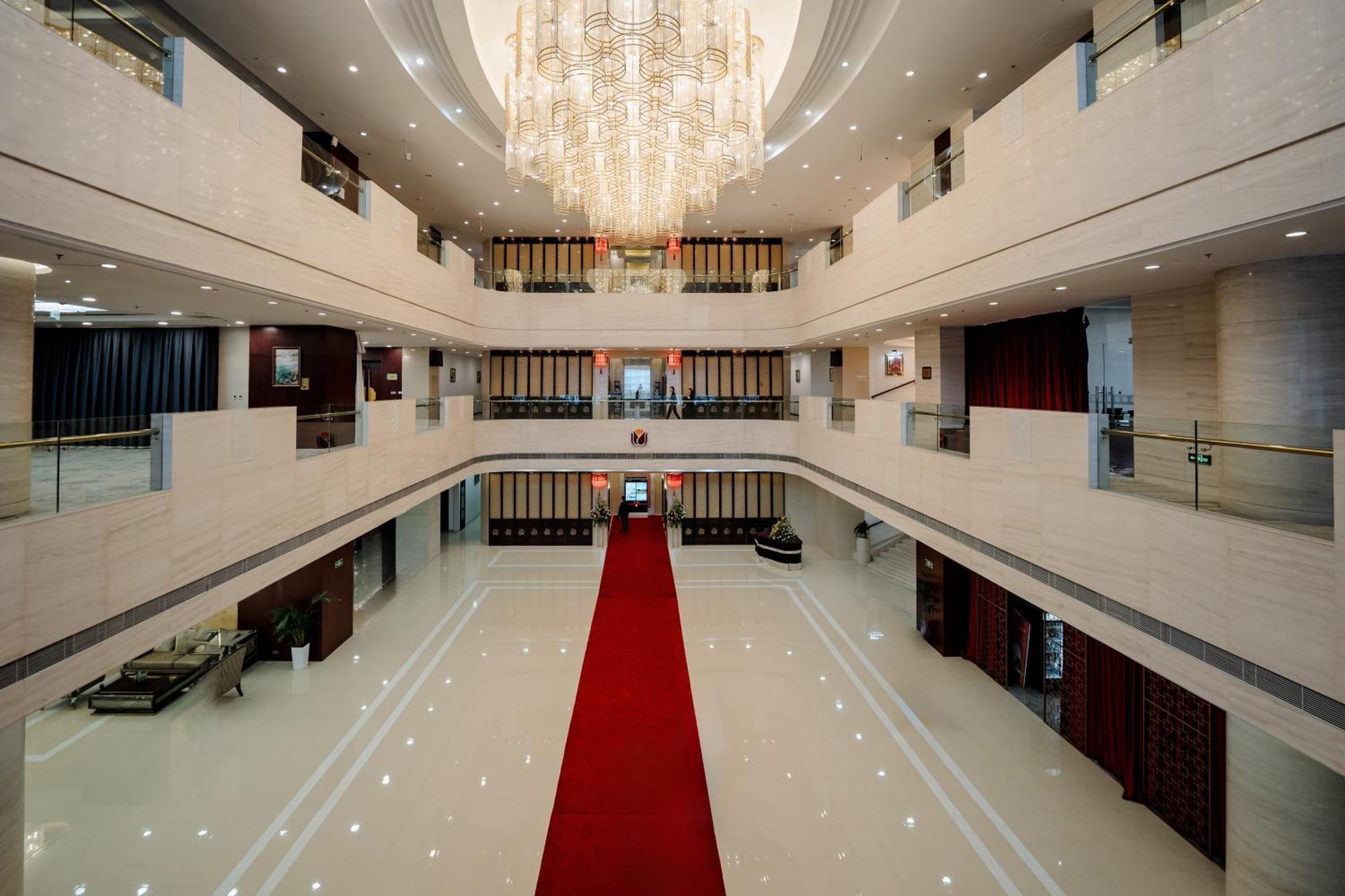 Beijing Palace Soluxe Hotel Astana Exterior photo The lobby of the hotel