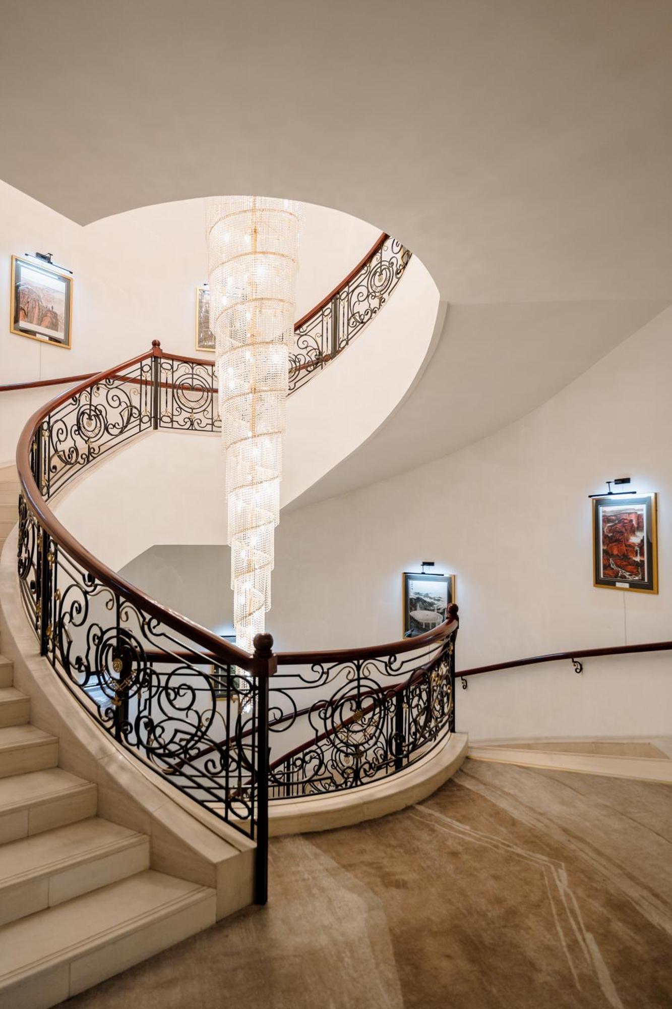 Beijing Palace Soluxe Hotel Astana Exterior photo Staircase