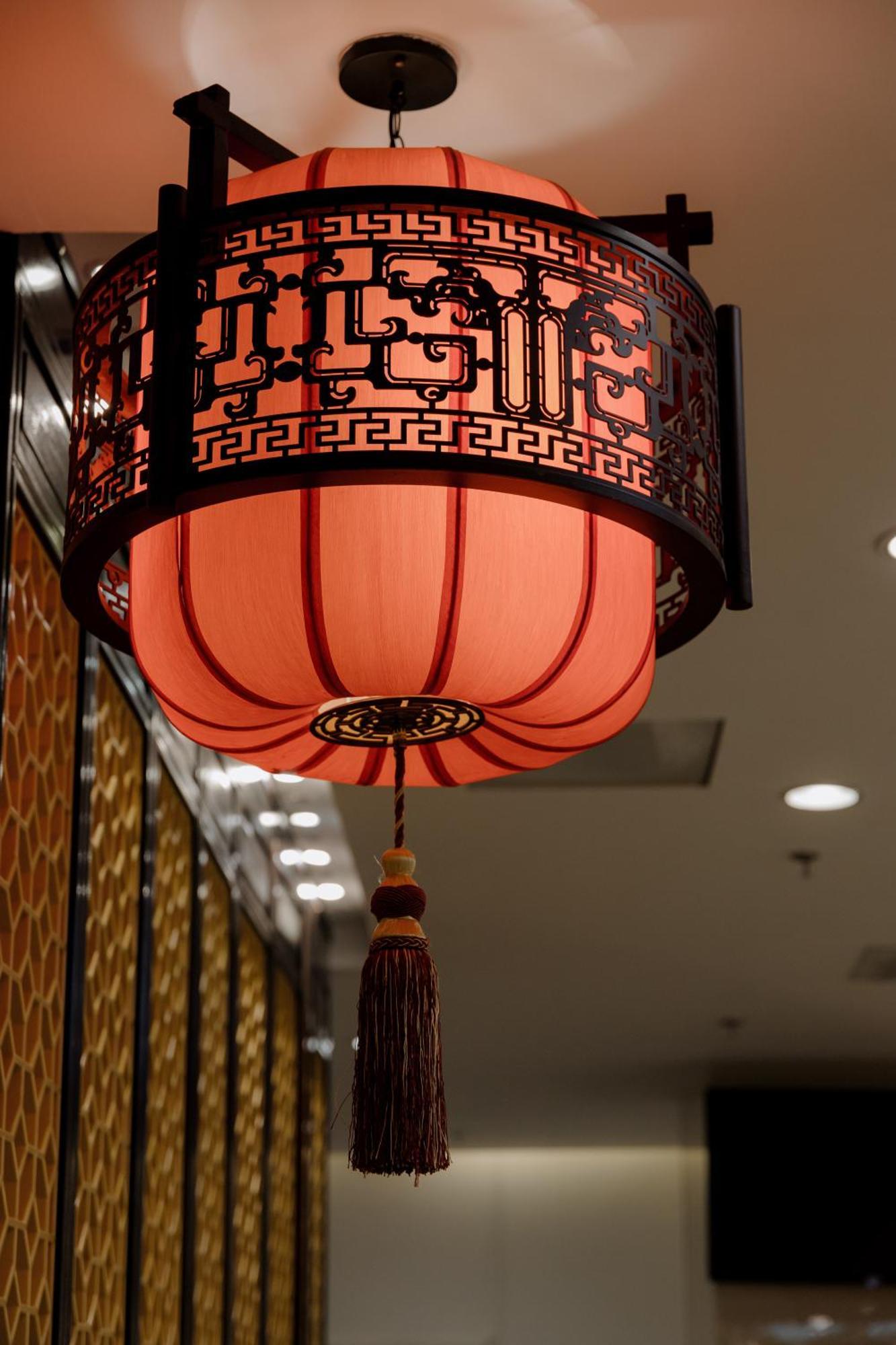 Beijing Palace Soluxe Hotel Astana Exterior photo A Chinese lantern